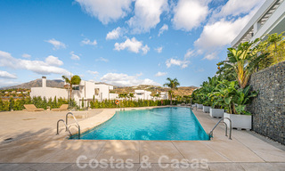 Move-in ready! Modern, luxurious penthouse for sale bordering the golf course, with sea and golf views, East Marbella 62311 