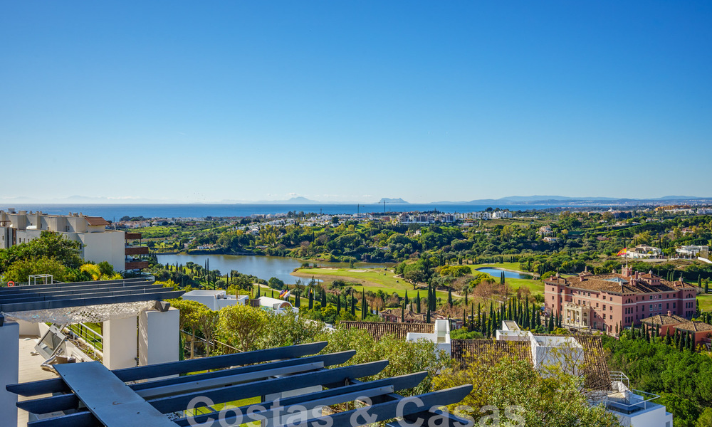 Spacious, modern apartment for sale with panoramic golf and sea views in a five-star golf resort in Benahavis - Marbella 62323