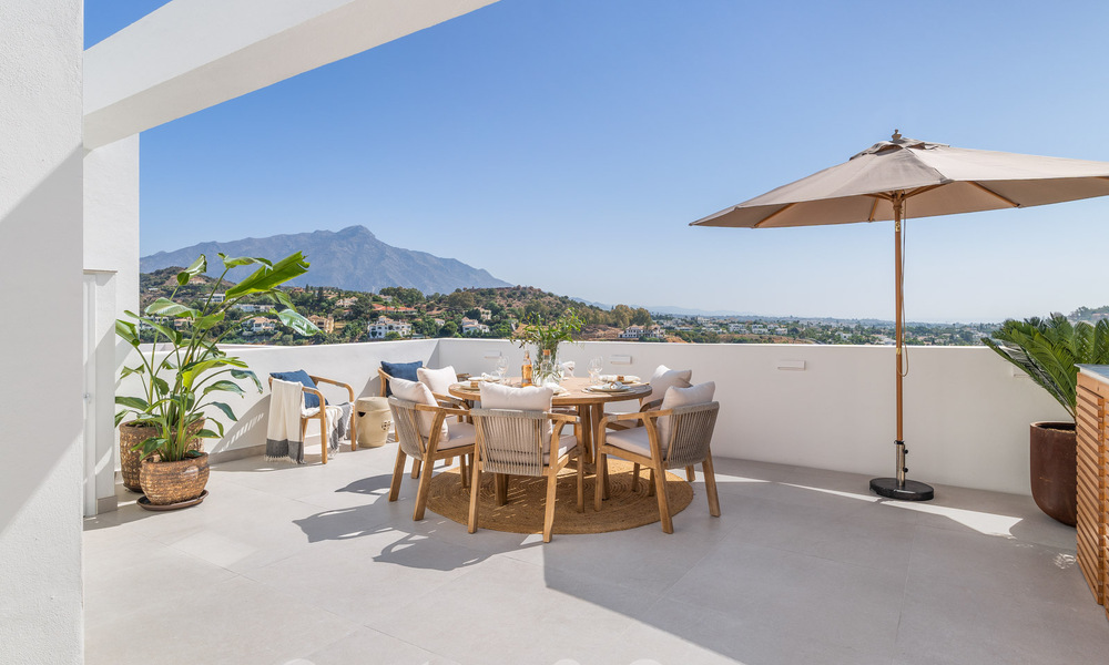 Stylishly renovated townhouse for sale, adjacent to the golf course of La Quinta in Benahavis - Marbella 62808