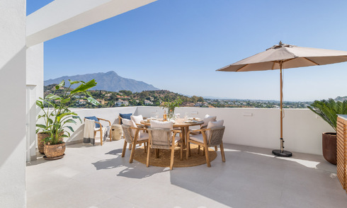 Stylishly renovated townhouse for sale, adjacent to the golf course of La Quinta in Benahavis - Marbella 62808