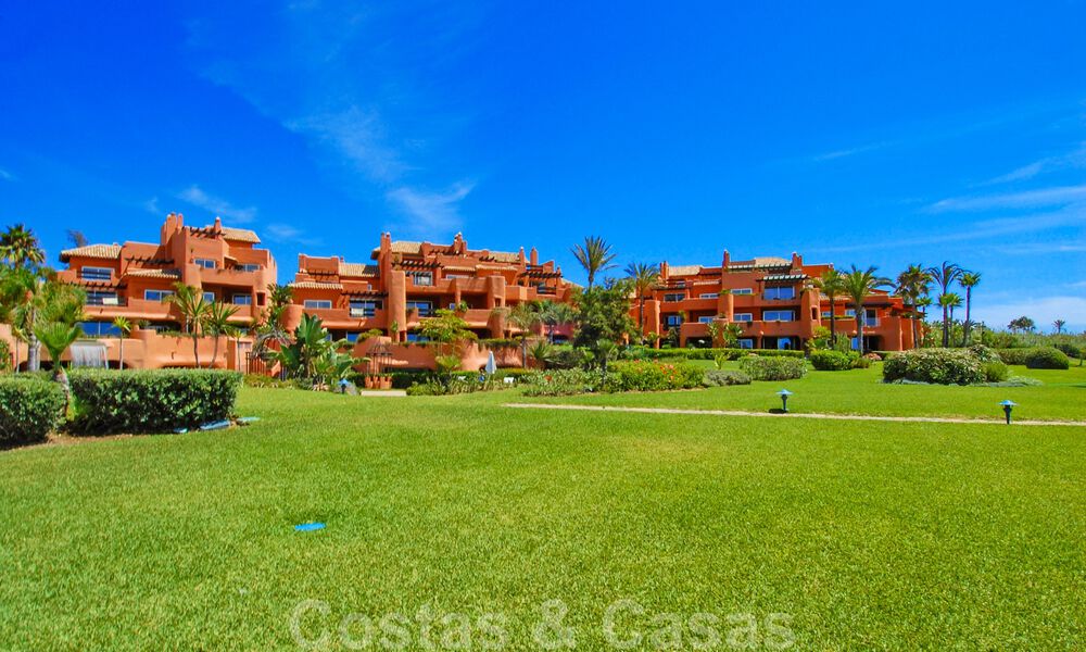 Quality renovated, huge penthouse for sale in frontline beach complex east of Marbella centre 63075