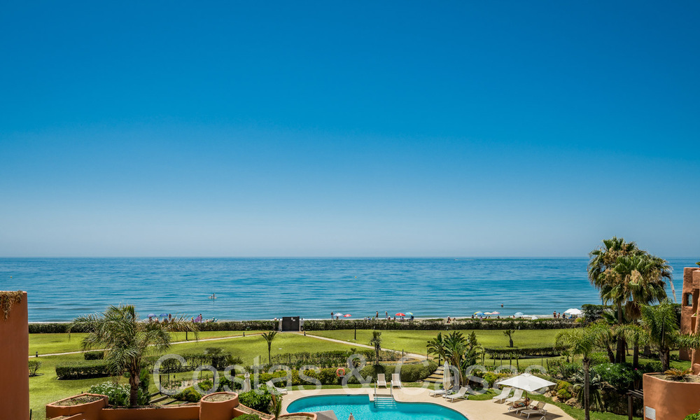 Quality renovated, huge penthouse for sale in frontline beach complex east of Marbella centre 70665