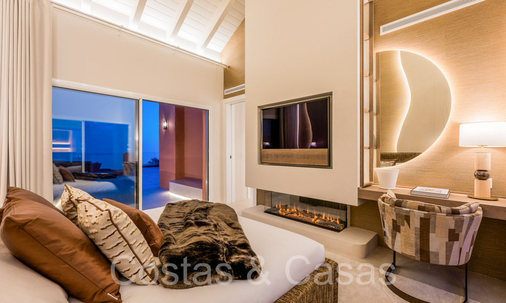 Quality renovated, huge penthouse for sale in frontline beach complex east of Marbella centre 70670