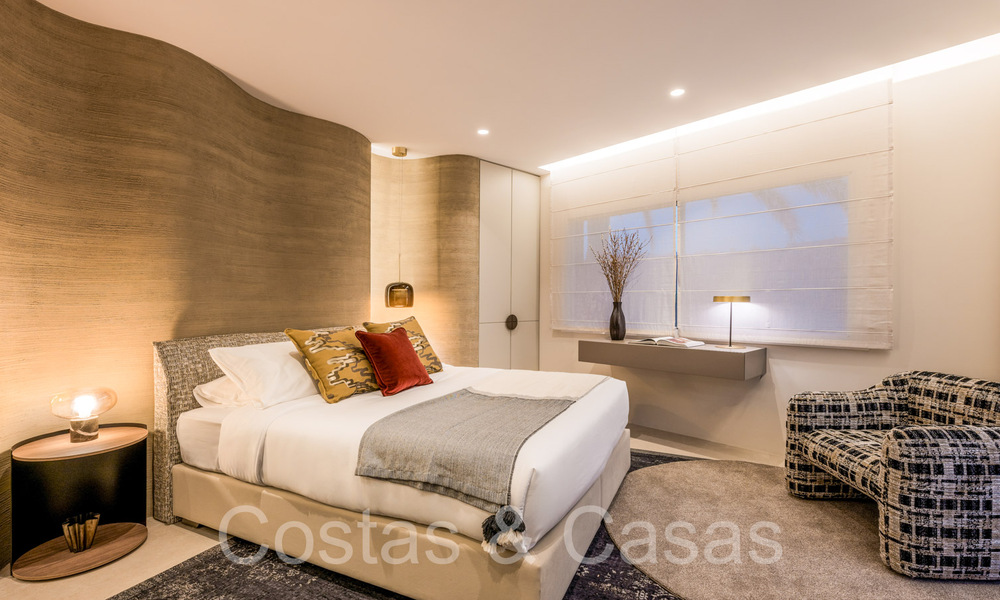 Quality renovated, huge penthouse for sale in frontline beach complex east of Marbella centre 70679
