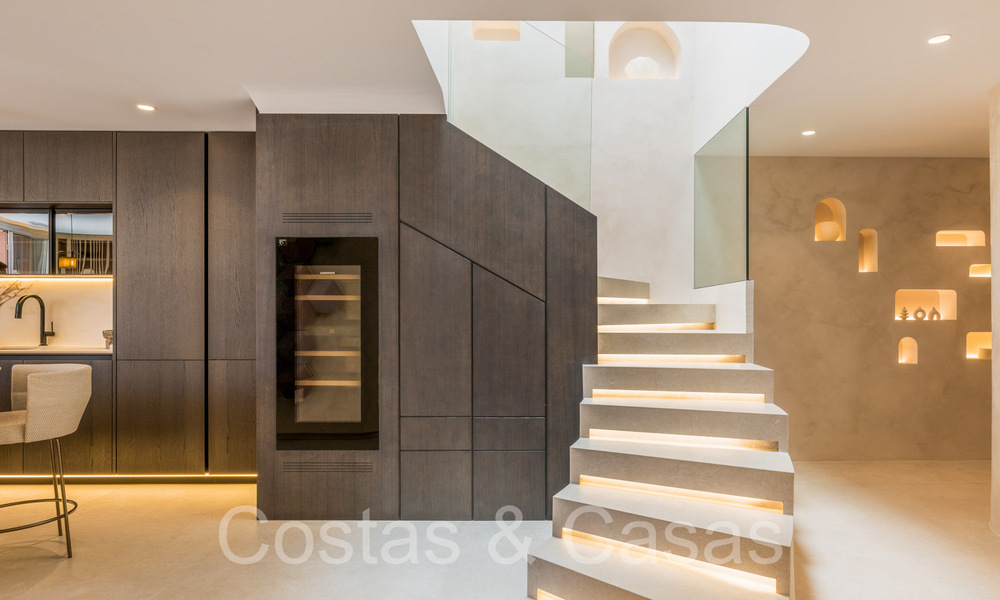 Quality renovated, huge penthouse for sale in frontline beach complex east of Marbella centre 70680