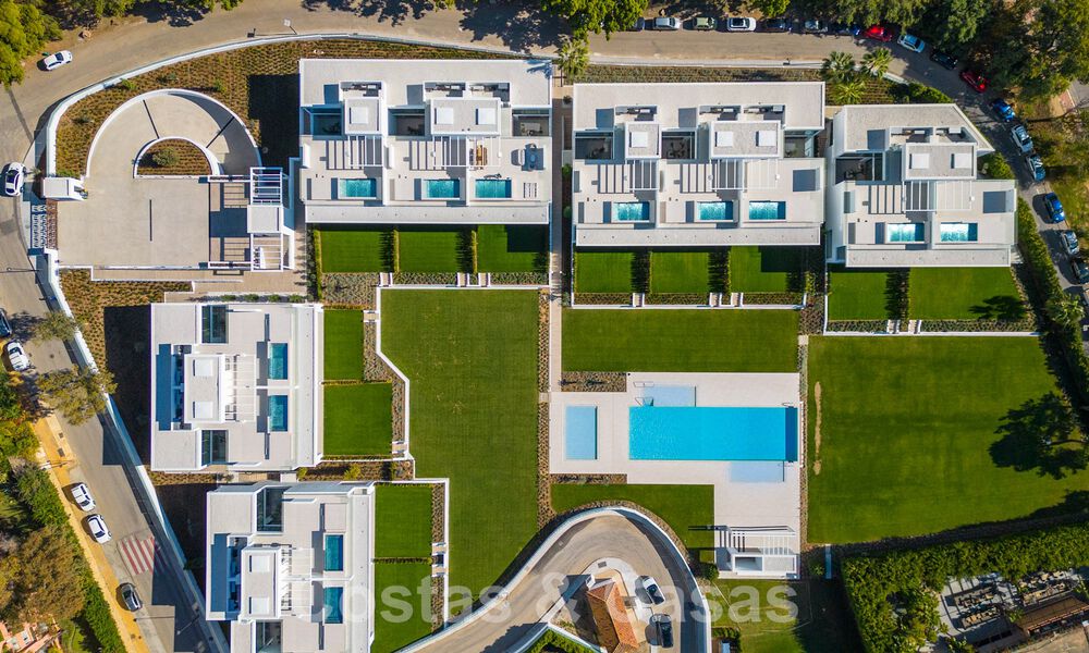 Resale! Turnkey luxury villas for sale in a new innovative complex consisting of 12 sophisticated villas with sea views, on Marbella's Golden Mile 62648