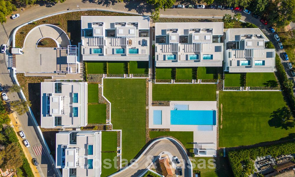 Turnkey luxury villas for sale in a new innovative complex consisting of 12 sophisticated villas with sea views, on Marbella's Golden Mile 62648