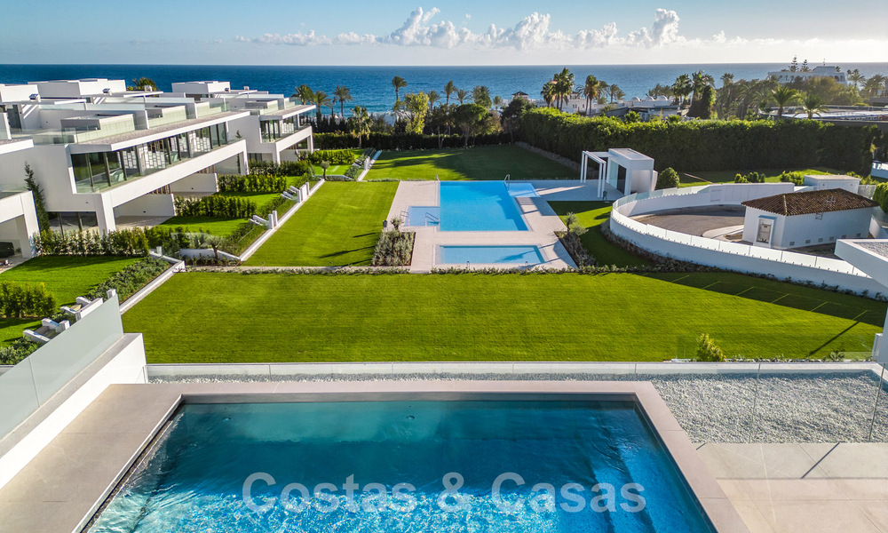 Resale! Turnkey luxury villas for sale in a new innovative complex consisting of 12 sophisticated villas with sea views, on Marbella's Golden Mile 62652