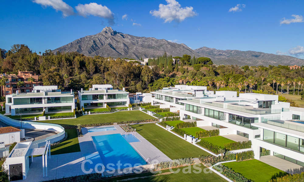 Turnkey luxury villas for sale in a new innovative complex consisting of 12 sophisticated villas with sea views, on Marbella's Golden Mile 62654