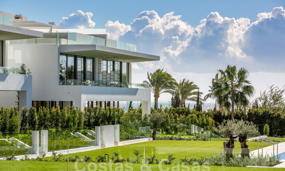 Resale! Turnkey luxury villas for sale in a new innovative complex consisting of 12 sophisticated villas with sea views, on Marbella's Golden Mile 62655