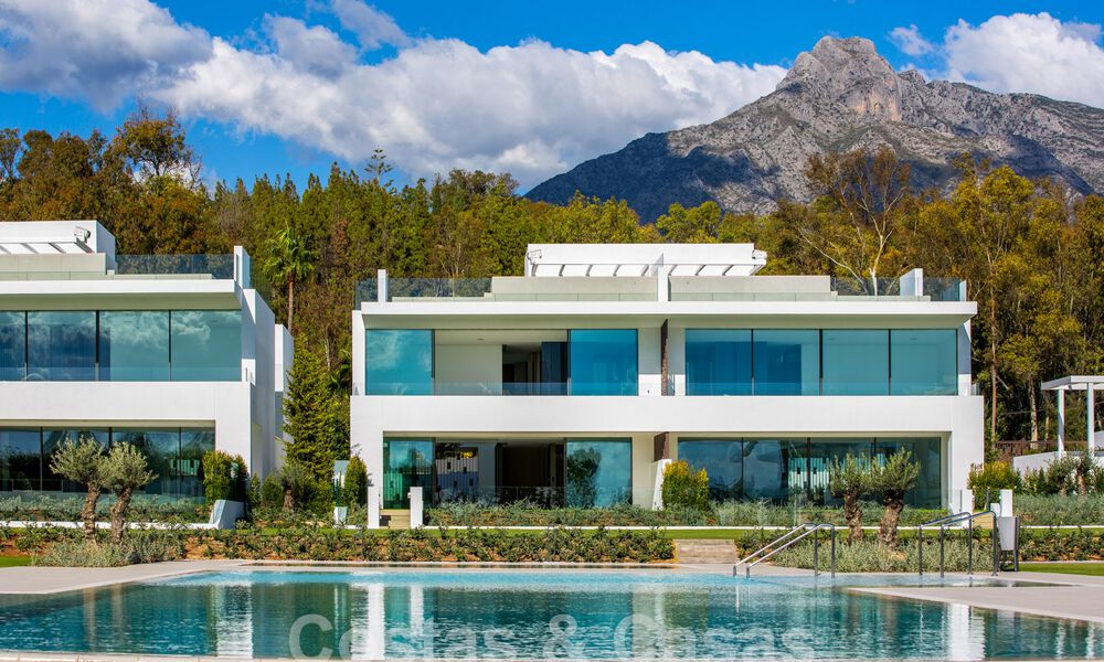 Resale! Turnkey luxury villas for sale in a new innovative complex consisting of 12 sophisticated villas with sea views, on Marbella's Golden Mile 62656
