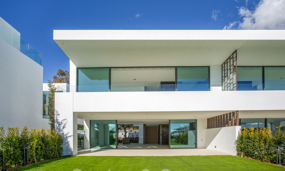 Turnkey luxury villas for sale in a new innovative complex consisting of 12 sophisticated villas with sea views, on Marbella's Golden Mile 62661
