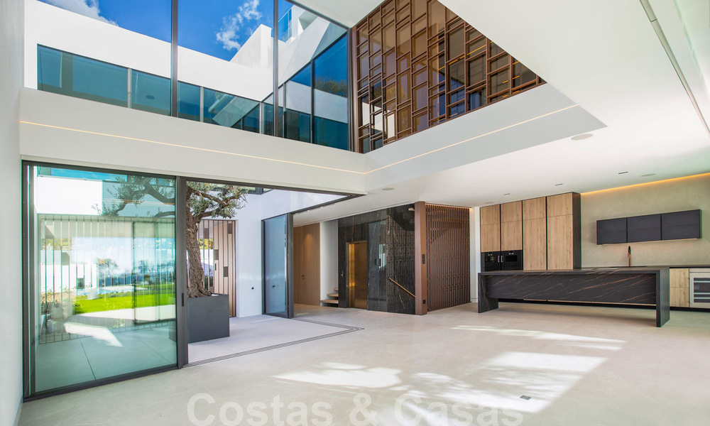 Turnkey luxury villas for sale in a new innovative complex consisting of 12 sophisticated villas with sea views, on Marbella's Golden Mile 62662