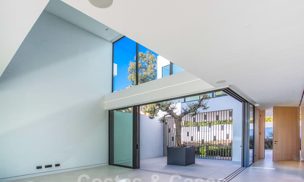 Turnkey luxury villas for sale in a new innovative complex consisting of 12 sophisticated villas with sea views, on Marbella's Golden Mile 62666