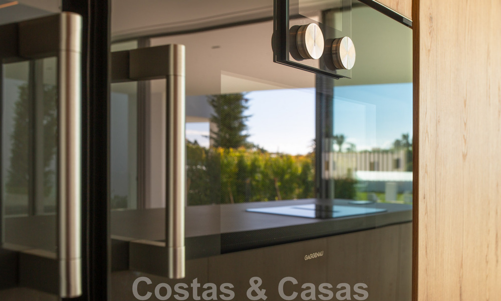 Turnkey luxury villas for sale in a new innovative complex consisting of 12 sophisticated villas with sea views, on Marbella's Golden Mile 62667