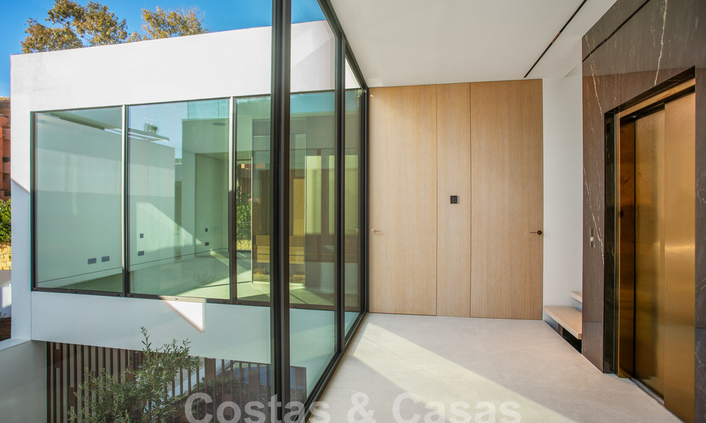 Turnkey luxury villas for sale in a new innovative complex consisting of 12 sophisticated villas with sea views, on Marbella's Golden Mile 62676