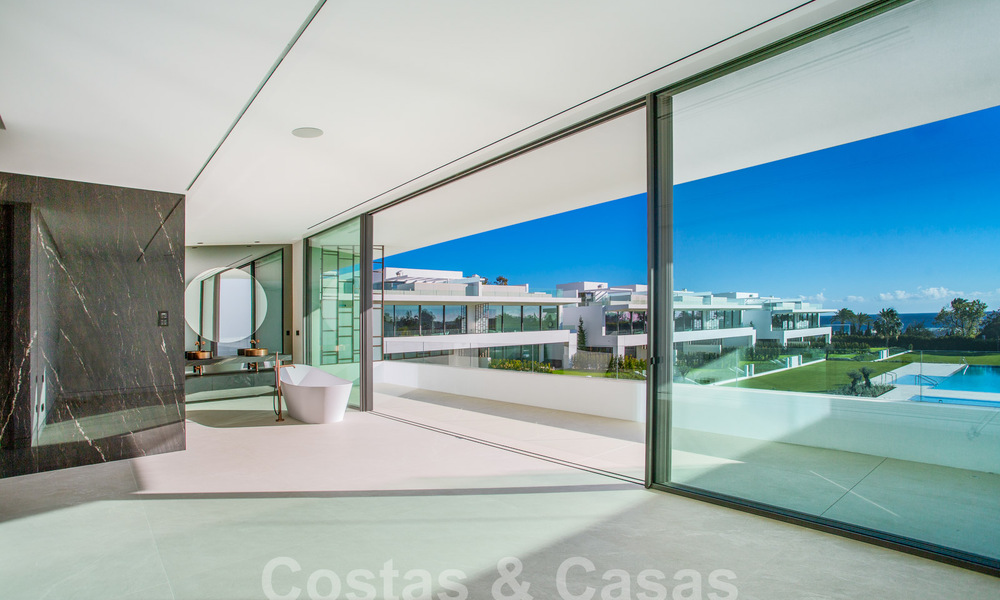 Resale! Turnkey luxury villas for sale in a new innovative complex consisting of 12 sophisticated villas with sea views, on Marbella's Golden Mile 62678