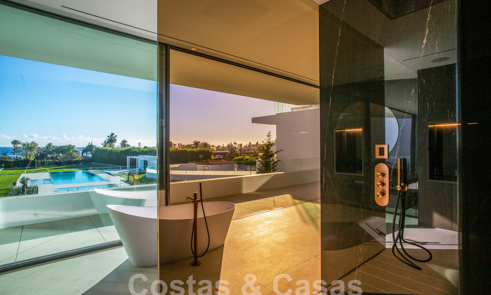 Turnkey luxury villas for sale in a new innovative complex consisting of 12 sophisticated villas with sea views, on Marbella's Golden Mile 62683