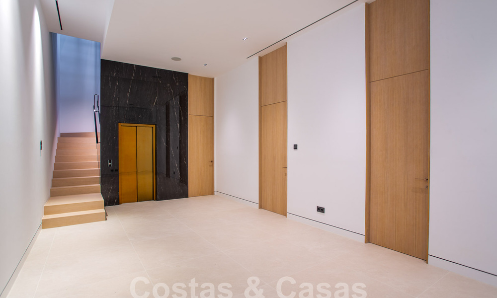 Turnkey luxury villas for sale in a new innovative complex consisting of 12 sophisticated villas with sea views, on Marbella's Golden Mile 62700