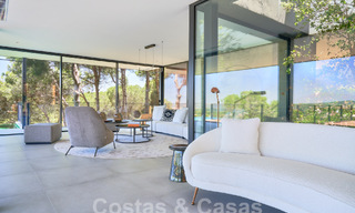 Designer villa with cutting-edge architecture for sale located in a green area of Sotogrande, Costa del Sol 62857 