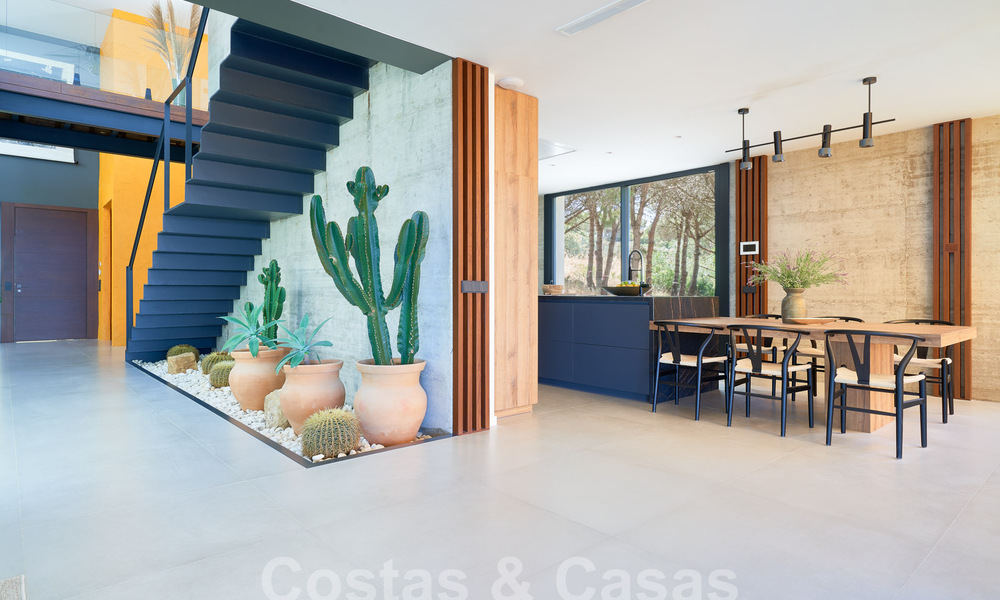 Designer villa with cutting-edge architecture for sale located in a green area of Sotogrande, Costa del Sol 62858