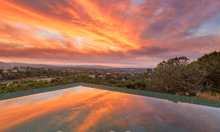 Designer villa with cutting-edge architecture for sale located in a green area of Sotogrande, Costa del Sol 62859 