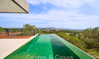 Designer villa with cutting-edge architecture for sale located in a green area of Sotogrande, Costa del Sol 62862 