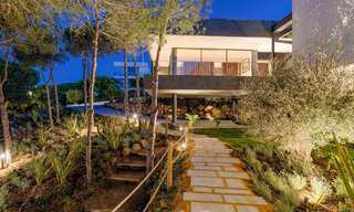 Designer villa with cutting-edge architecture for sale located in a green area of Sotogrande, Costa del Sol 62873 