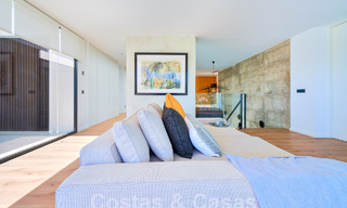 Designer villa with cutting-edge architecture for sale located in a green area of Sotogrande, Costa del Sol 62876 