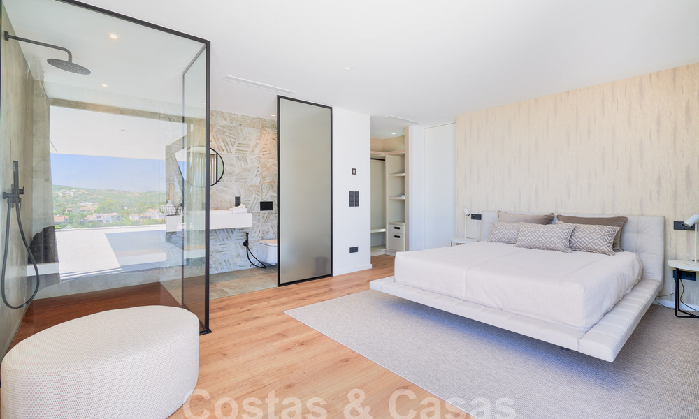 Designer villa with cutting-edge architecture for sale located in a green area of Sotogrande, Costa del Sol 62877