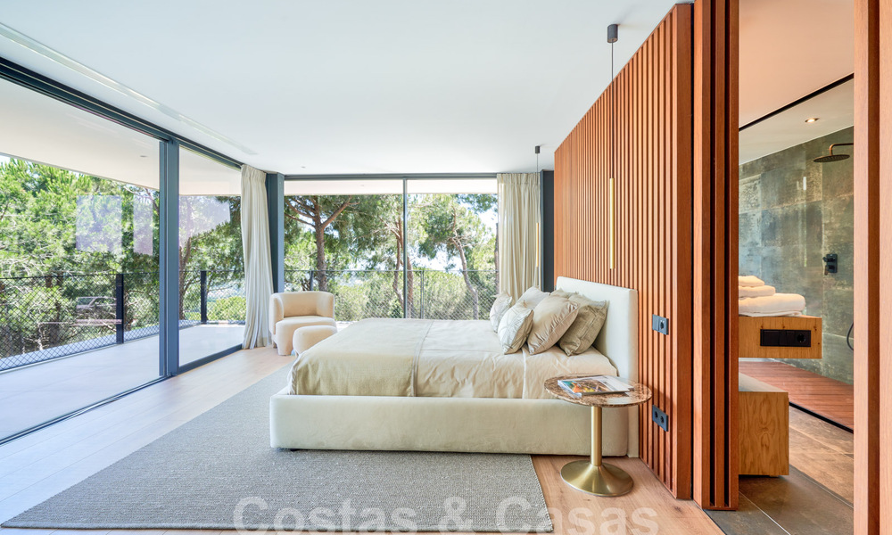 Designer villa with cutting-edge architecture for sale located in a green area of Sotogrande, Costa del Sol 62880