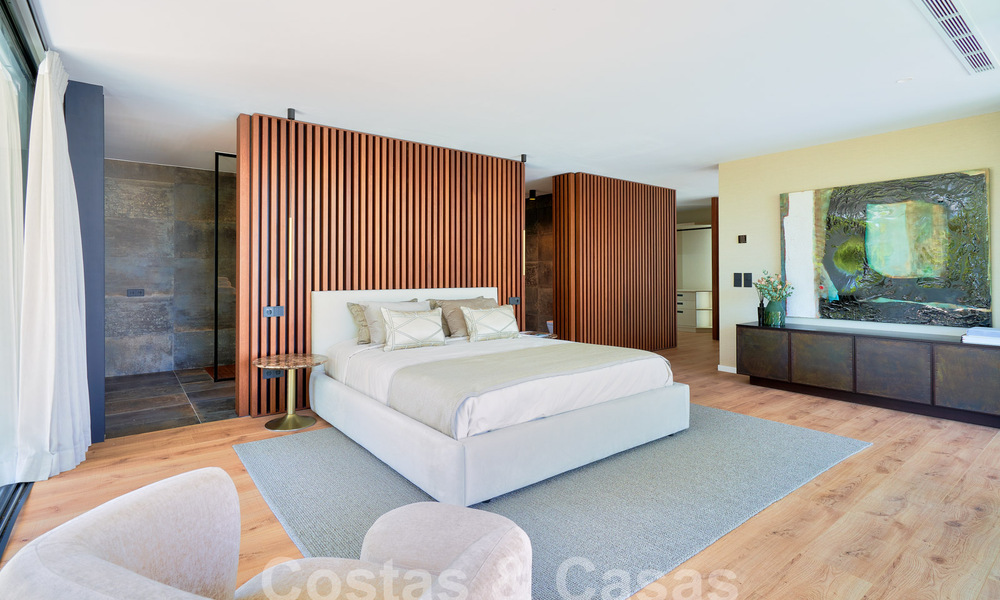 Designer villa with cutting-edge architecture for sale located in a green area of Sotogrande, Costa del Sol 62881