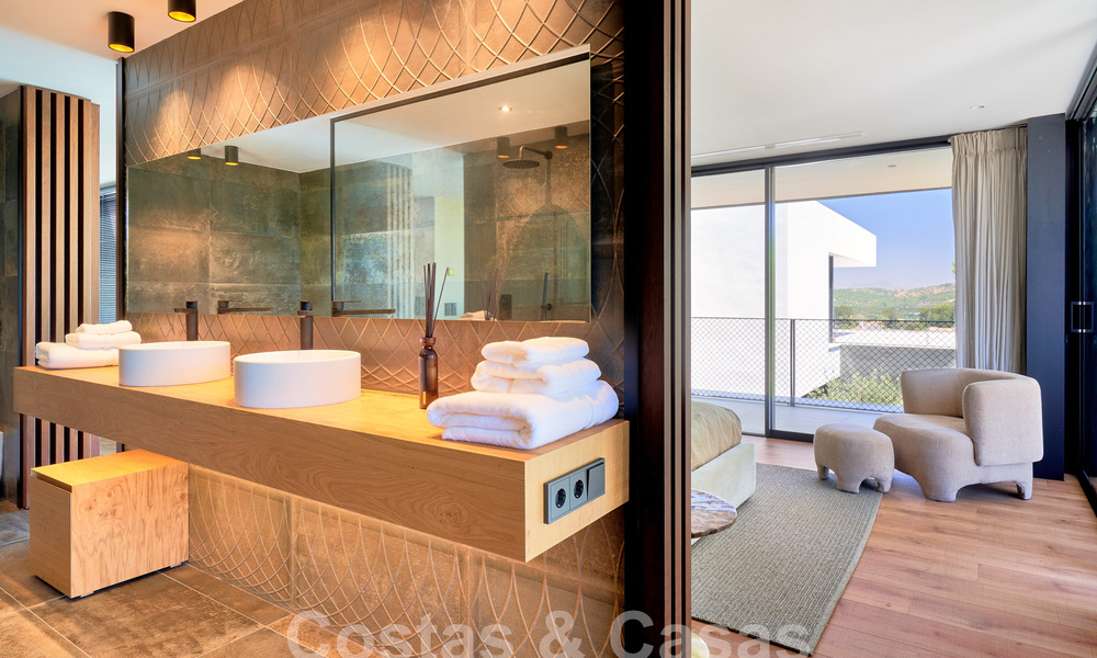 Designer villa with cutting-edge architecture for sale located in a green area of Sotogrande, Costa del Sol 62882