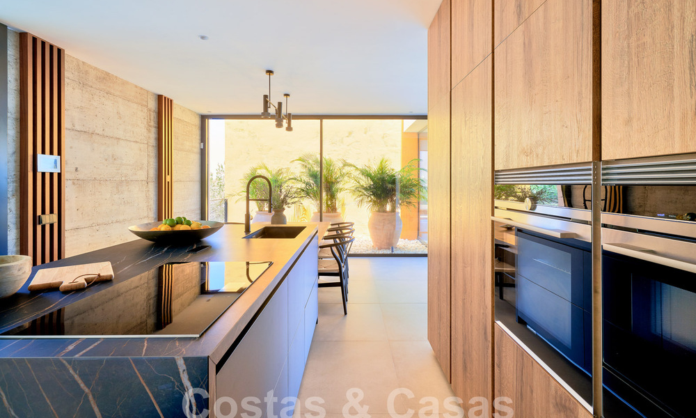 Designer villa with cutting-edge architecture for sale located in a green area of Sotogrande, Costa del Sol 62893