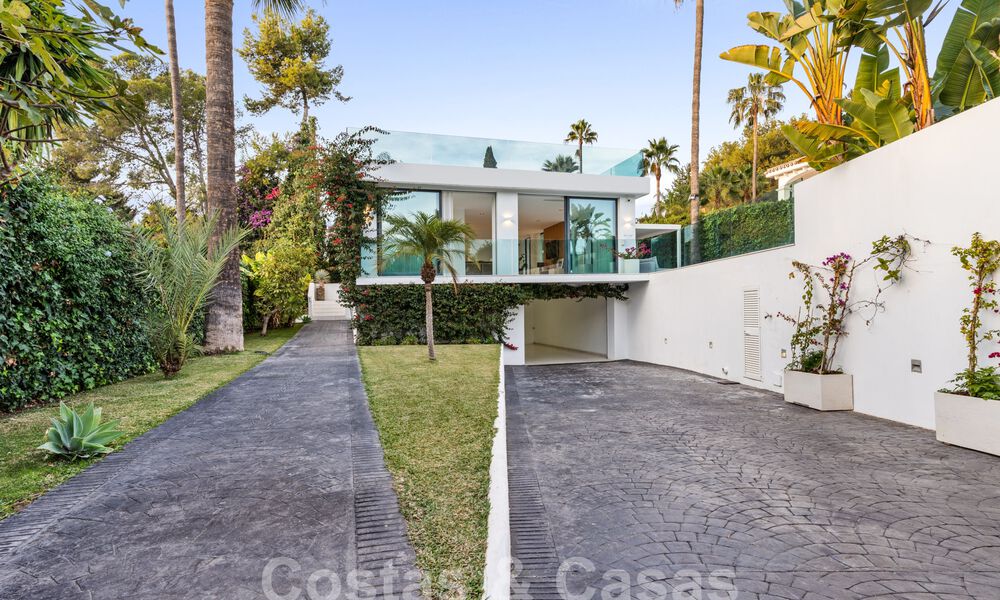 Modern luxury villa for sale with contemporary Mediterranean architecture located in Nueva Andalucia's golf valley, Marbella 63022