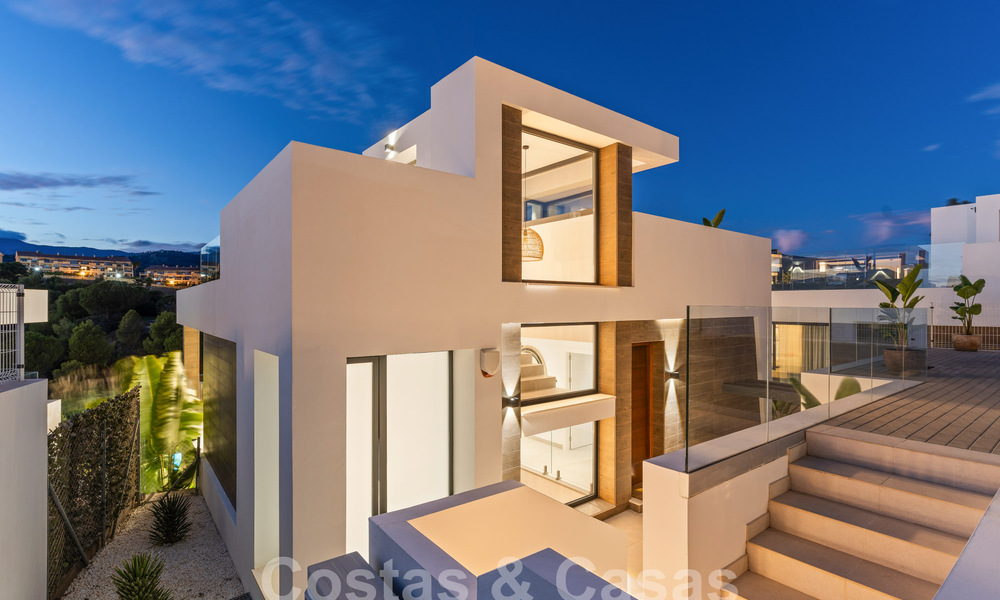 Move-in ready, modern luxury villa for sale in a gated golf resort, New Golden Mile, Marbella - Estepona 62899