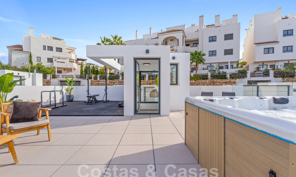 Move-in ready, modern luxury villa for sale in a gated golf resort, New Golden Mile, Marbella - Estepona 62902