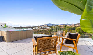 Move-in ready, modern luxury villa for sale in a gated golf resort, New Golden Mile, Marbella - Estepona 62904 