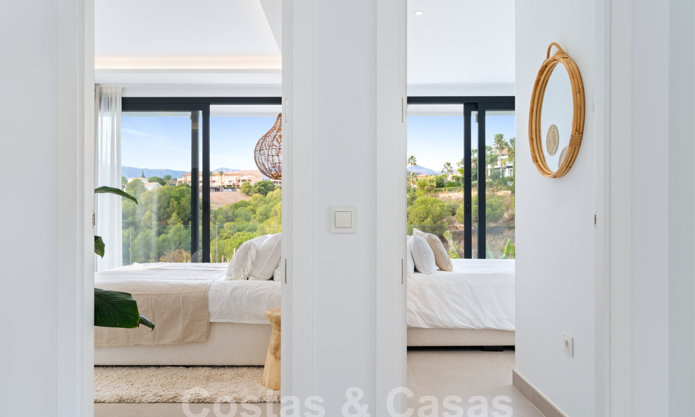 Move-in ready, modern luxury villa for sale in a gated golf resort, New Golden Mile, Marbella - Estepona 62907