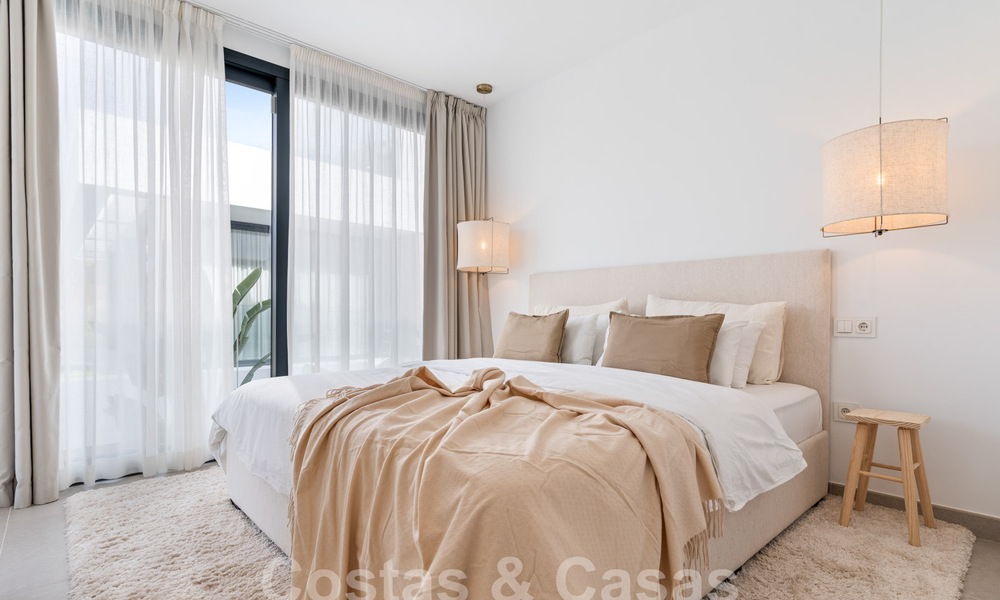 Move-in ready, modern luxury villa for sale in a gated golf resort, New Golden Mile, Marbella - Estepona 62908