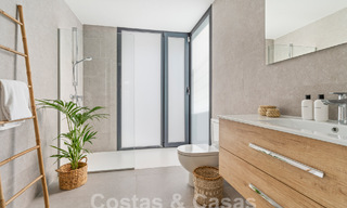 Move-in ready, modern luxury villa for sale in a gated golf resort, New Golden Mile, Marbella - Estepona 62912 
