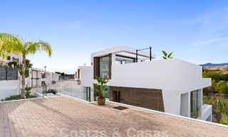 Move-in ready, modern luxury villa for sale in a gated golf resort, New Golden Mile, Marbella - Estepona 62916 