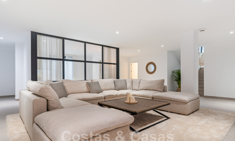 Move-in ready, modern luxury villa for sale in a gated golf resort, New Golden Mile, Marbella - Estepona 62923