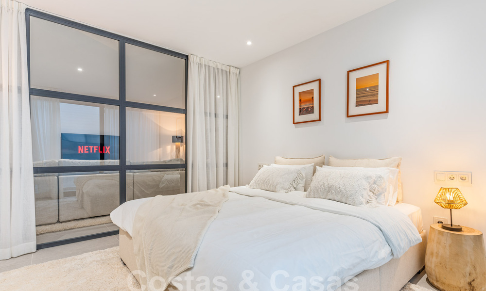 Move-in ready, modern luxury villa for sale in a gated golf resort, New Golden Mile, Marbella - Estepona 62928