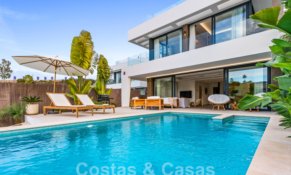 Move-in ready, modern luxury villa for sale in a gated golf resort, New Golden Mile, Marbella - Estepona 62935