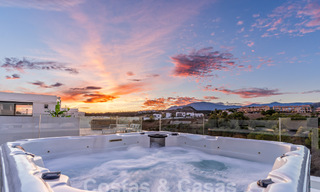 Move-in ready, modern luxury villa for sale in a gated golf resort, New Golden Mile, Marbella - Estepona 62937 