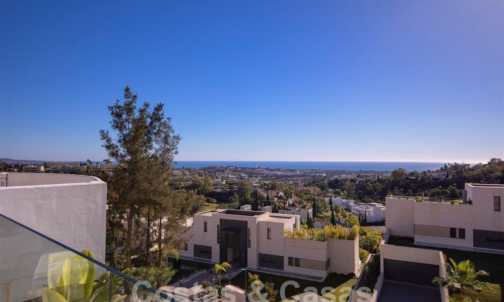 Modern apartment with spacious terrace for sale with sea views and close to golf courses in gated community in La Quinta, Marbella - Benahavis 62940
