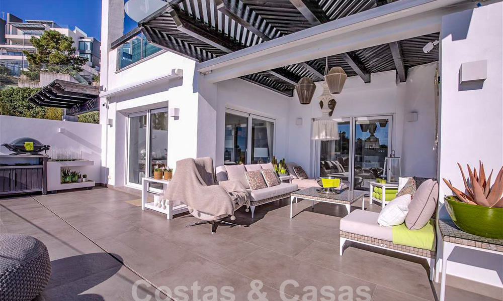 Modern apartment with spacious terrace for sale with sea views and close to golf courses in gated community in La Quinta, Marbella - Benahavis 62941