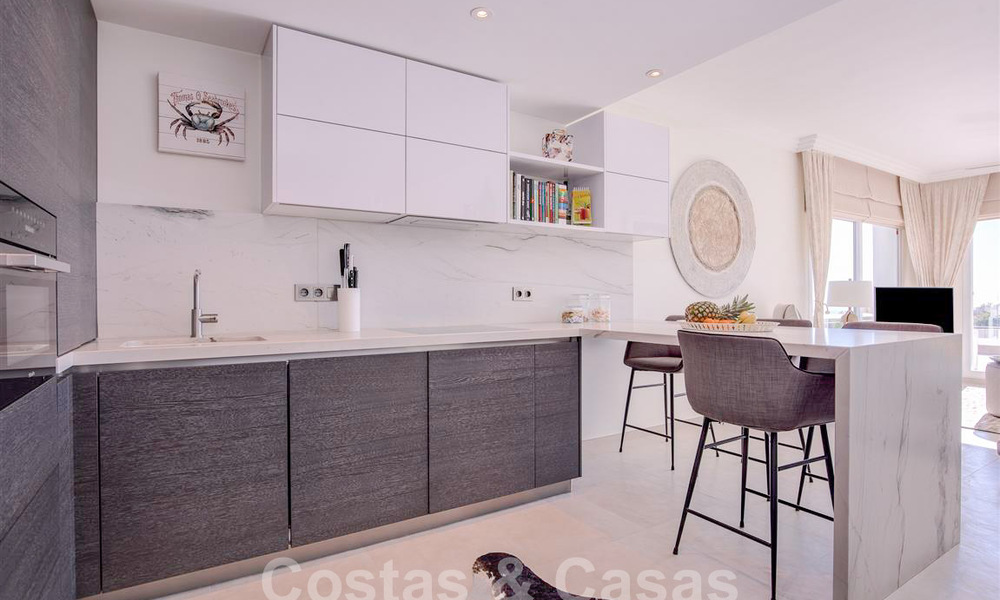 Modern apartment with spacious terrace for sale with sea views and close to golf courses in gated community in La Quinta, Marbella - Benahavis 62945