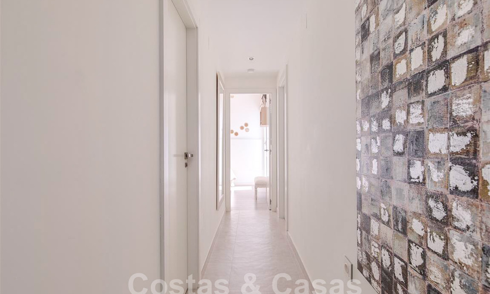 Modern apartment with spacious terrace for sale with sea views and close to golf courses in gated community in La Quinta, Marbella - Benahavis 62946